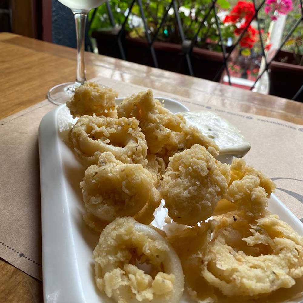 Calamares a la Romana con Salsa Tártara